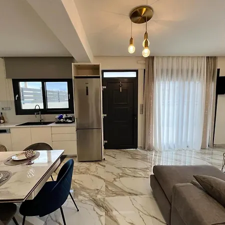 Elegant And Stylish Complex In Crete Vilă Goúrnes