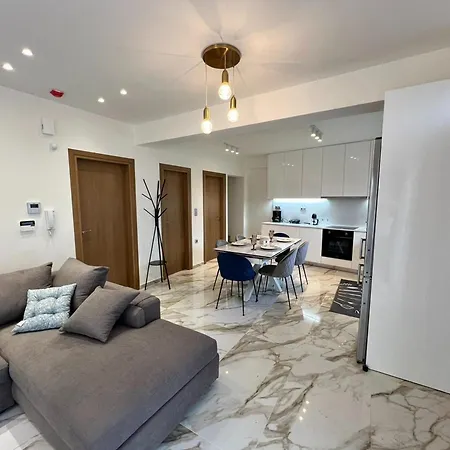 Elegant And Stylish Complex In Crete Goúrnes