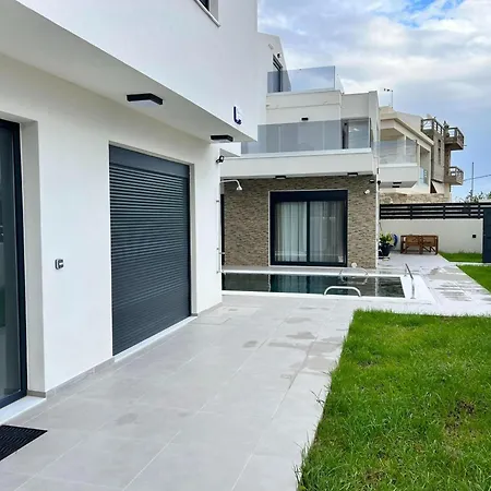 Elegant And Stylish Complex In Crete