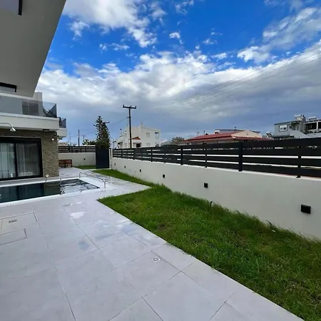 Elegant And Stylish Complex In Crete Goúrnes